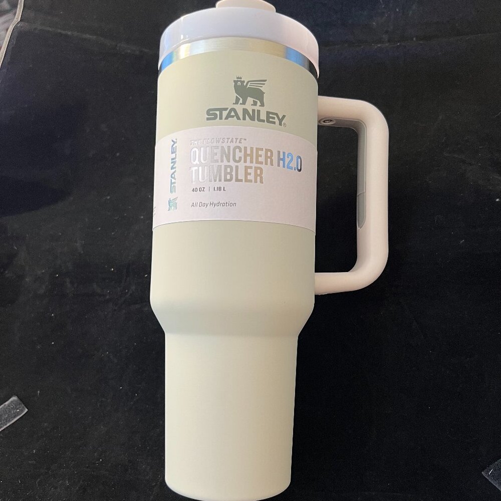Stanley Dune 40oz Flowstate Quencher H2.0 Tumbler NIB
